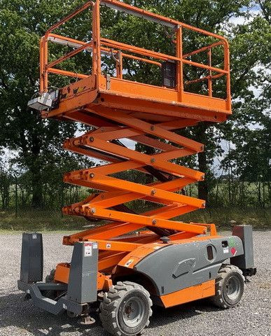 Haulotte Compact 12 DX, Geländegängig, Kubota, 12,15m - Emelőkosaras teherautó: 2 kép. Haulotte Compact 12 DX, Geländegängig, Kubota, 12,15m - Emelőkosaras teherautó: 2 kép.