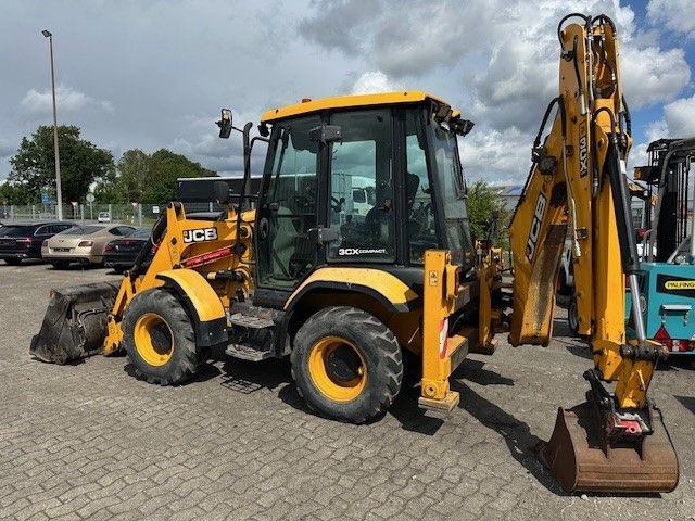 JCB 3CX, hydr. S.W.S., 4+1 Schaufel, Tieflöffel - Kotrórakodó: 2 kép. JCB 3CX, hydr. S.W.S., 4+1 Schaufel, Tieflöffel - Kotrórakodó: 2 kép.