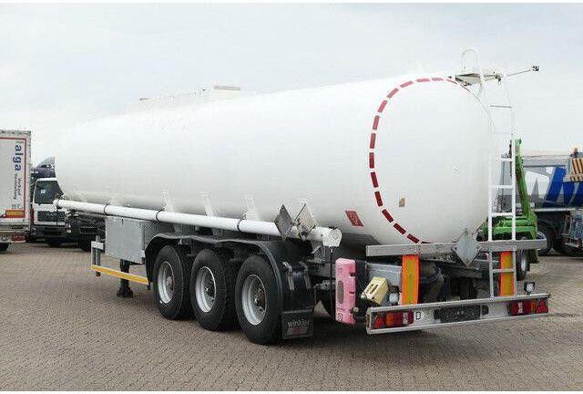 Kässbohrer STH 34/10-24/Tank 34.000 ltr./Unterbefüll./Pumpe - Tartályos félpótkocsi: 3 kép. Kässbohrer STH 34/10-24/Tank 34.000 ltr./Unterbefüll./Pumpe - Tartályos félpótkocsi: 3 kép.