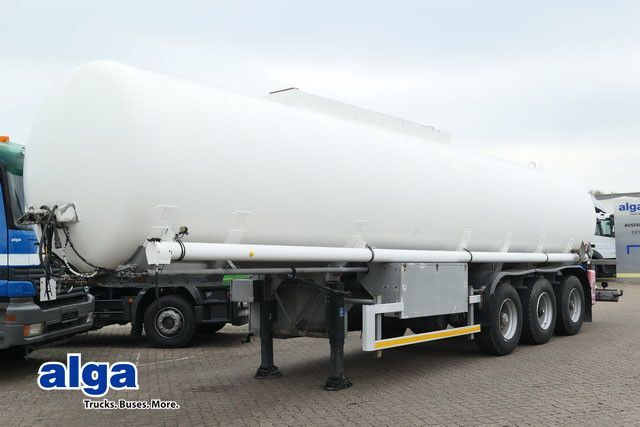 Kässbohrer STH 34/10-24/Tank 34.000 ltr./Unterbefüll./Pumpe - Tartályos félpótkocsi: 1 kép. Kässbohrer STH 34/10-24/Tank 34.000 ltr./Unterbefüll./Pumpe - Tartályos félpótkocsi: 1 kép.