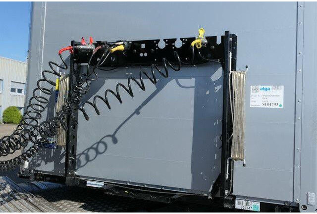 Kögel SN 24, Palettengasten, Luft-Lift, BPW, Edscha - Ponyvás félpótkocsi: 5 kép. Kögel SN 24, Palettengasten, Luft-Lift, BPW, Edscha - Ponyvás félpótkocsi: 5 kép.