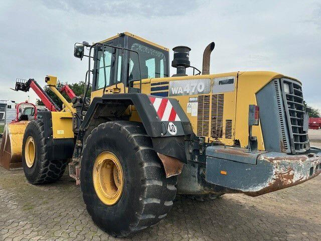 Komatsu WA 470-6, Schaufel mit Zähne 4,3m³ - Gumikerekes homlokrakodó: 2 kép. Komatsu WA 470-6, Schaufel mit Zähne 4,3m³ - Gumikerekes homlokrakodó: 2 kép.