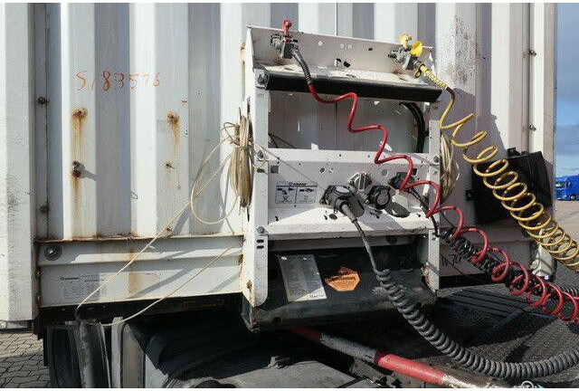 Krone SD, Edscha, Schiebeplane, Zurrösen, Luftfederung - Ponyvás félpótkocsi: 5 kép. Krone SD, Edscha, Schiebeplane, Zurrösen, Luftfederung - Ponyvás félpótkocsi: 5 kép.