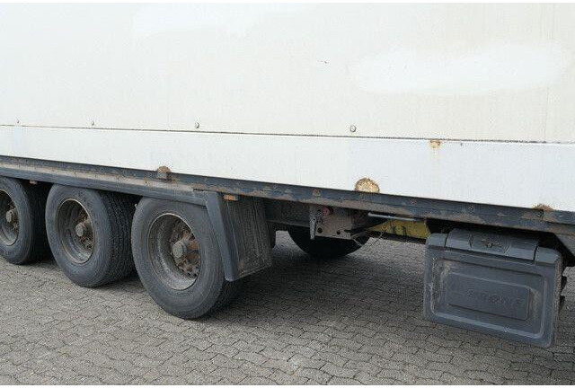 Félpótkocsi dobozos Krone SD, Isoliert, Türen, BPW, Luftfederung, 13.62m: 12 kép. Félpótkocsi dobozos Krone SD, Isoliert, Türen, BPW, Luftfederung, 13.62m: 12 kép.