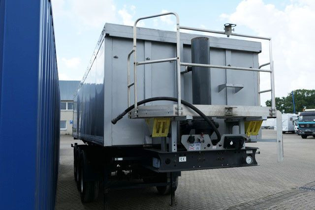 Langendorf SKA-HS 24/30 ISOXX, Alu, Thermo, 26m³, Luft-Lift - Félpótkocsi billenőplatós: 3 kép. Langendorf SKA-HS 24/30 ISOXX, Alu, Thermo, 26m³, Luft-Lift - Félpótkocsi billenőplatós: 3 kép.