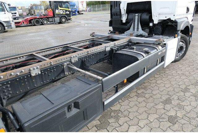 MAN 18.330 TGS 4x2, BDF, LBW 2to., Klima, AHK, Luft - Alvaz teherautó: 4 kép. MAN 18.330 TGS 4x2, BDF, LBW 2to., Klima, AHK, Luft - Alvaz teherautó: 4 kép.