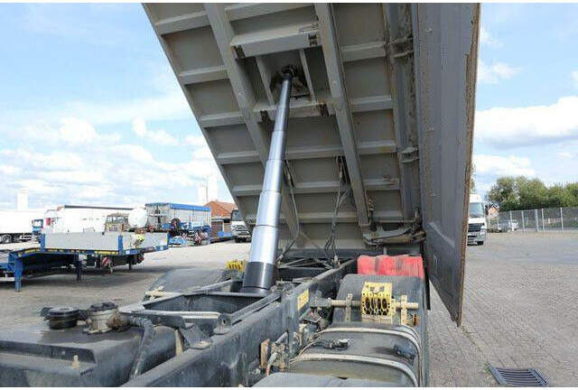 MAN 41.470 TGS 8x4, Bordmatik, Anbauplatte, Kombitür - Billenőplatós teherautó: 4 kép. MAN 41.470 TGS 8x4, Bordmatik, Anbauplatte, Kombitür - Billenőplatós teherautó: 4 kép.