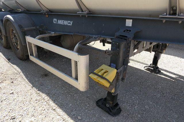 Menci SA 105/Lebensmittel/32.000 ltr./Iso/Spülleitung - Tartályos félpótkocsi: 5 kép. Menci SA 105/Lebensmittel/32.000 ltr./Iso/Spülleitung - Tartályos félpótkocsi: 5 kép.