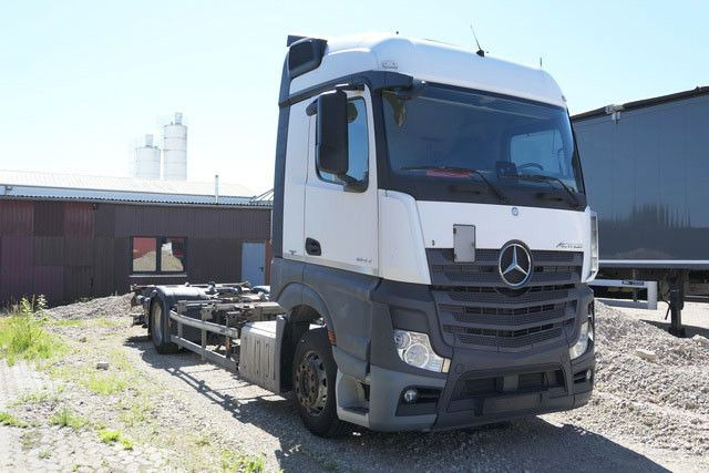 Mercedes-Benz 1842 L Actros/LBW/Retarder/BDF - Cserefelépítményes teherautó: 3 kép. Mercedes-Benz 1842 L Actros/LBW/Retarder/BDF - Cserefelépítményes teherautó: 3 kép.