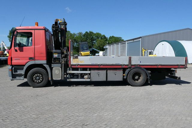 Mercedes-Benz 1844 L Actros 4x2, Hiab 144E-3, Funk, Voll-Luft - Platós teherautó, Darus autó: 2 kép. Mercedes-Benz 1844 L Actros 4x2, Hiab 144E-3, Funk, Voll-Luft - Platós teherautó, Darus autó: 2 kép.