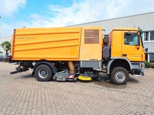 Mercedes-Benz 2032 A Actros 4x4, Bucher STKF 9500, Airport, AC - Utcaseprő gép: 2 kép. Mercedes-Benz 2032 A Actros 4x4, Bucher STKF 9500, Airport, AC - Utcaseprő gép: 2 kép.