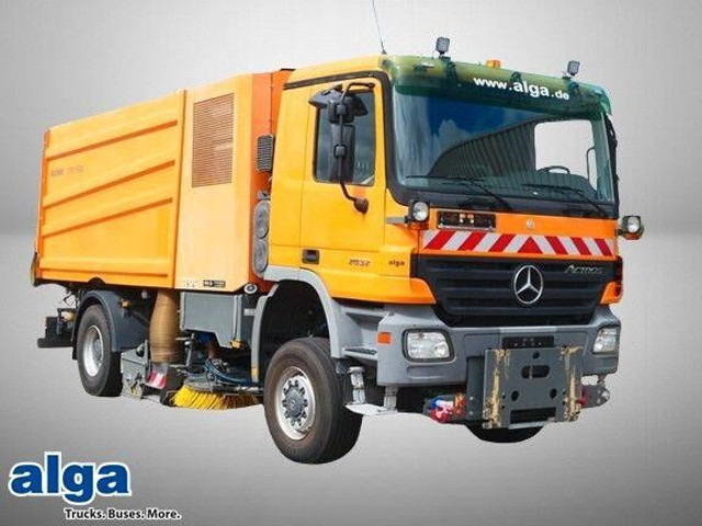 Mercedes-Benz 2032 A Actros 4x4, Bucher STKF 9500, Airport, AC - Utcaseprő gép: 1 kép. Mercedes-Benz 2032 A Actros 4x4, Bucher STKF 9500, Airport, AC - Utcaseprő gép: 1 kép.