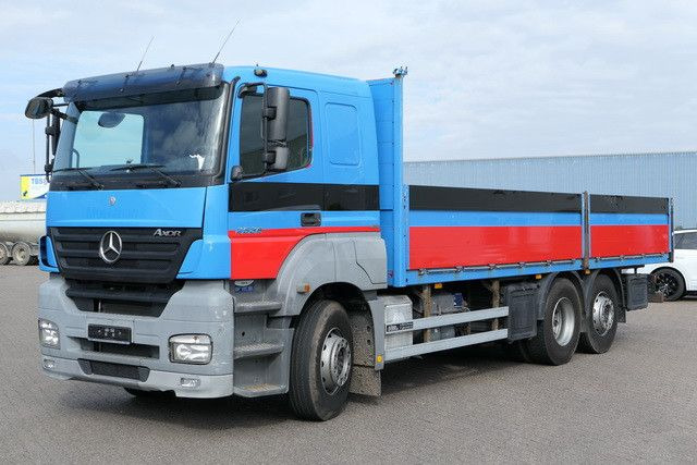 Mercedes-Benz 2536 L Axor 6x2, Gerüstbau, Liftachse, AHK,Klima - Platós teherautó: 4 kép. Mercedes-Benz 2536 L Axor 6x2, Gerüstbau, Liftachse, AHK,Klima - Platós teherautó: 4 kép.