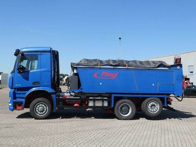 Mercedes-Benz 2548 L Arocs HAD 6x4, Asphalt, Bitumen, Fliegl - Aszfaltozó gép: 2 kép. Mercedes-Benz 2548 L Arocs HAD 6x4, Asphalt, Bitumen, Fliegl - Aszfaltozó gép: 2 kép.