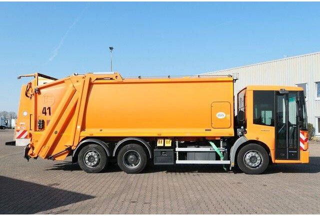 Mercedes-Benz 2633 L ECONIC, HN-Schörling, Zöller, gelenkt, AC - Szemetesautó: 2 kép. Mercedes-Benz 2633 L ECONIC, HN-Schörling, Zöller, gelenkt, AC - Szemetesautó: 2 kép.