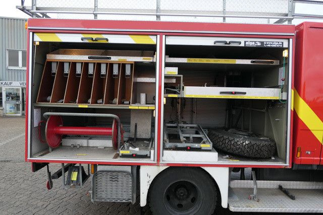 Mercedes-Benz 814 F 4x2, Pumpe, DOKA, Feuerwehr, 26tkm - Tűzoltóautó: 3 kép. Mercedes-Benz 814 F 4x2, Pumpe, DOKA, Feuerwehr, 26tkm - Tűzoltóautó: 3 kép.