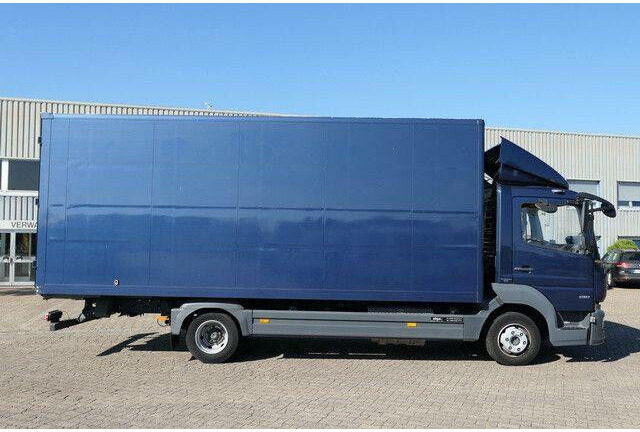 Mercedes-Benz 818 Atego 4x2, 6.200mm lang, Möbel, Klima - Dobozos felépítményű teherautó: 2 kép. Mercedes-Benz 818 Atego 4x2, 6.200mm lang, Möbel, Klima - Dobozos felépítményű teherautó: 2 kép.