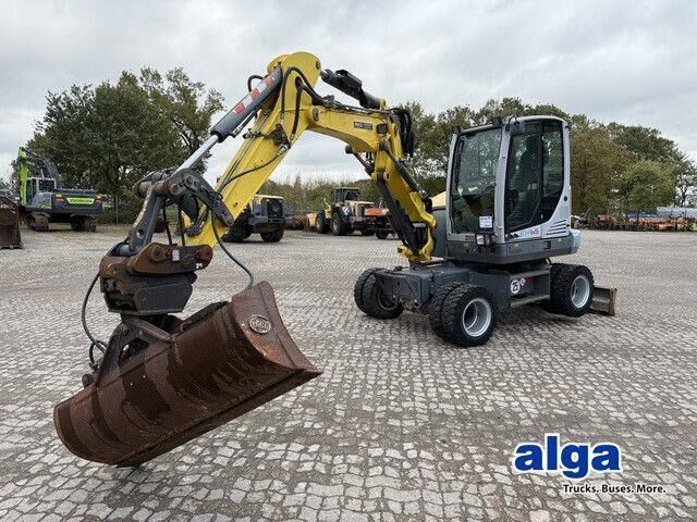 Neuson EW65, Verstellausleger, Hydr. S.W.S.,Div. Löffel - Gumikerekes kotró: 1 kép. Neuson EW65, Verstellausleger, Hydr. S.W.S.,Div. Löffel - Gumikerekes kotró: 1 kép.