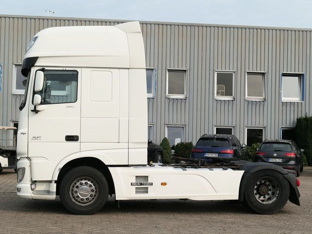 DAF XF 460 FT 4x2, SSC, Intarder, Hydr., Standklima - Nyergesvontató: 4 kép. DAF XF 460 FT 4x2, SSC, Intarder, Hydr., Standklima - Nyergesvontató: 4 kép.