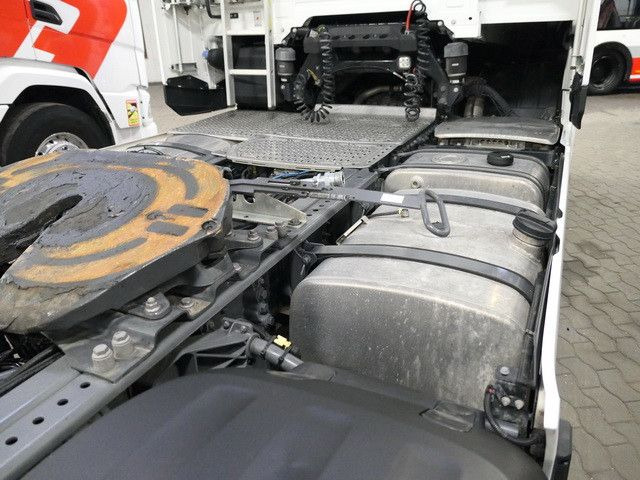 DAF XG 530 FT 4x2, Hydr., Klima, Alu-Felgen,Intarder - Nyergesvontató: 4 kép. DAF XG 530 FT 4x2, Hydr., Klima, Alu-Felgen,Intarder - Nyergesvontató: 4 kép.