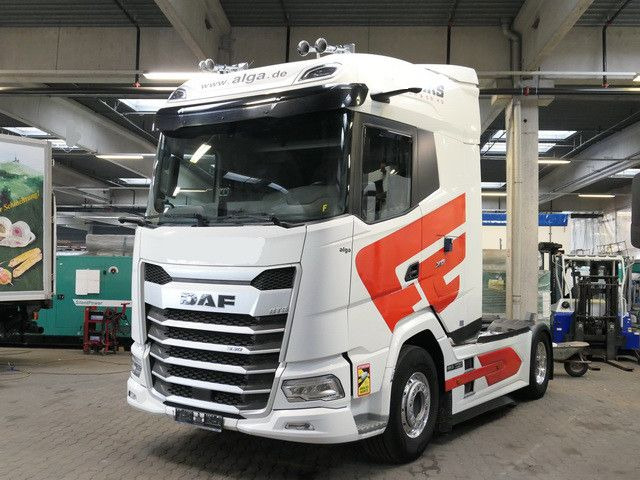 DAF XG 530 FT 4x2, Hydr., Klima, Alu-Felgen,Intarder - Nyergesvontató: 2 kép. DAF XG 530 FT 4x2, Hydr., Klima, Alu-Felgen,Intarder - Nyergesvontató: 2 kép.