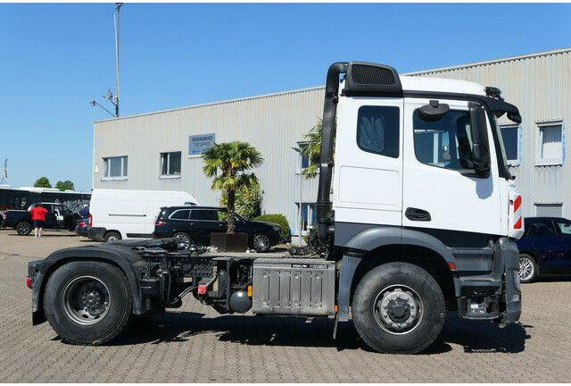 Mercedes-Benz 1845 LS Arocs 4x4, HAD, HydroDrive, Kilma, Hydr. - Nyergesvontató: 2 kép. Mercedes-Benz 1845 LS Arocs 4x4, HAD, HydroDrive, Kilma, Hydr. - Nyergesvontató: 2 kép.