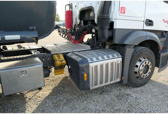 Mercedes-Benz 1846 Actros 4x2, Hydr., ADR, Leicht, Klima, Navi - Nyergesvontató: 5 kép. Mercedes-Benz 1846 Actros 4x2, Hydr., ADR, Leicht, Klima, Navi - Nyergesvontató: 5 kép.