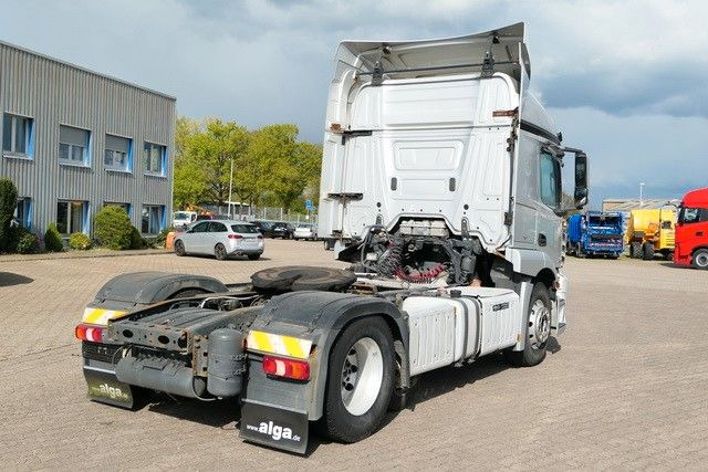 Mercedes-Benz 2443 LS Actros 6x2, MP4, 3-Achser, Hydr., Euro 6 - Nyergesvontató: 3 kép. Mercedes-Benz 2443 LS Actros 6x2, MP4, 3-Achser, Hydr., Euro 6 - Nyergesvontató: 3 kép.