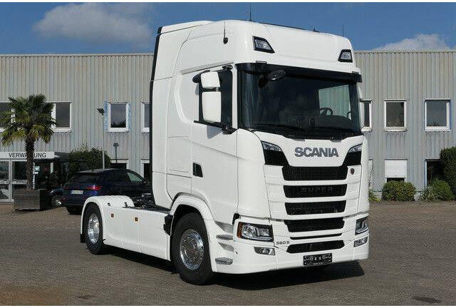 Scania S 560 R Super Highline, Retarder, Voll-Luft - Nyergesvontató: 4 kép. Scania S 560 R Super Highline, Retarder, Voll-Luft - Nyergesvontató: 4 kép.