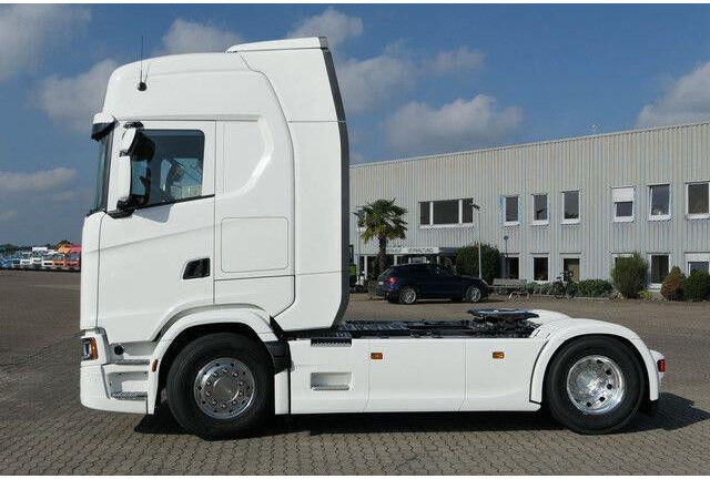 Scania S 560 R Super Highline, Retarder, Voll-Luft - Nyergesvontató: 2 kép. Scania S 560 R Super Highline, Retarder, Voll-Luft - Nyergesvontató: 2 kép.
