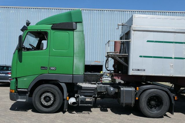 Volvo FH 380/Schalter/Klima/Hydraulik - Nyergesvontató: 4 kép. Volvo FH 380/Schalter/Klima/Hydraulik - Nyergesvontató: 4 kép.