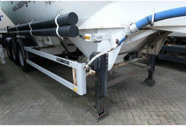 SPITZER SF 2737 PI, Zement, 37m³, Alu-Felgen, 1 Kammer - Tartályos félpótkocsi: 3 kép. SPITZER SF 2737 PI, Zement, 37m³, Alu-Felgen, 1 Kammer - Tartályos félpótkocsi: 3 kép.