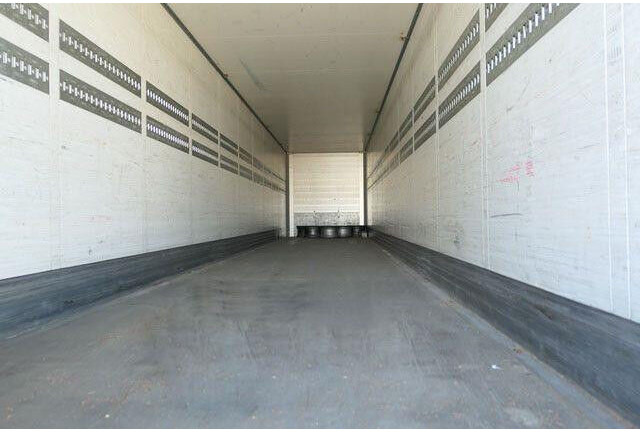 Schmitz Cargobull SKO 24/L 13.62 FP, Isoliert, Verzinkt, Luft-Lift - Félpótkocsi dobozos: 3 kép. Schmitz Cargobull SKO 24/L 13.62 FP, Isoliert, Verzinkt, Luft-Lift - Félpótkocsi dobozos: 3 kép.