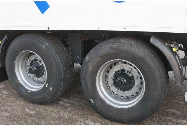 Sommer 2-Achser, elektr. Rolltor, BPW, 11.000mm lang - Félpótkocsi dobozos: 4 kép. Sommer 2-Achser, elektr. Rolltor, BPW, 11.000mm lang - Félpótkocsi dobozos: 4 kép.