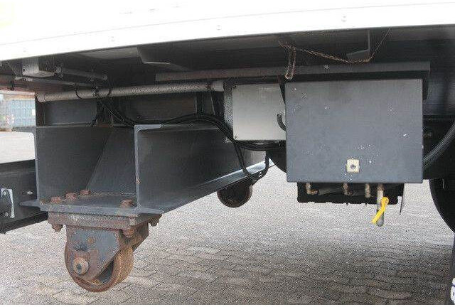 Sommer 2-Achser, elektr. Rolltor, BPW, 11.000mm lang - Félpótkocsi dobozos: 5 kép. Sommer 2-Achser, elektr. Rolltor, BPW, 11.000mm lang - Félpótkocsi dobozos: 5 kép.