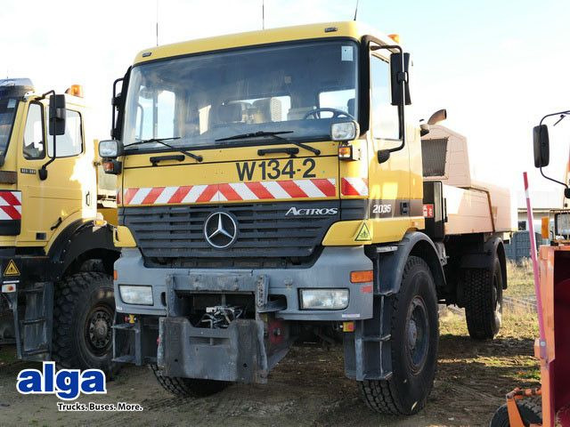 Mercedes-Benz 2035 AK Actros 4x4, Kehrmaschine Schmidt, Allrad - Teherautó: 3 kép. Mercedes-Benz 2035 AK Actros 4x4, Kehrmaschine Schmidt, Allrad - Teherautó: 3 kép.