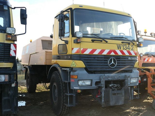 Mercedes-Benz 2035 AK Actros 4x4, Kehrmaschine Schmidt, Allrad - Teherautó: 4 kép. Mercedes-Benz 2035 AK Actros 4x4, Kehrmaschine Schmidt, Allrad - Teherautó: 4 kép.