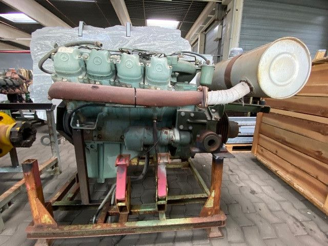 Mercedes-Benz OM 422 Motor, V8, 8 Zylinder, 10x am Lager - Teherautó: 4 kép. Mercedes-Benz OM 422 Motor, V8, 8 Zylinder, 10x am Lager - Teherautó: 4 kép.