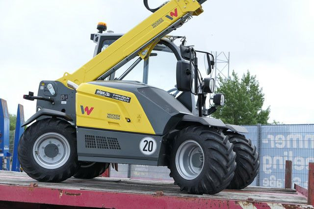 Wacker Neuson TH 412 4x4/nur 150 Std./wie NEU! - Gumikerekes homlokrakodó: 2 kép. Wacker Neuson TH 412 4x4/nur 150 Std./wie NEU! - Gumikerekes homlokrakodó: 2 kép.