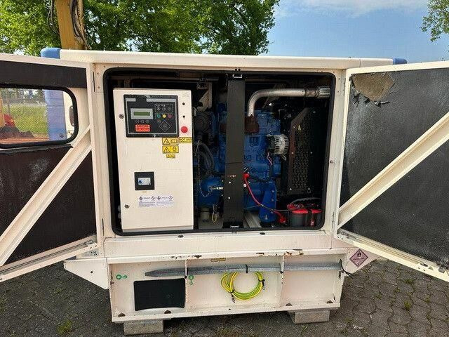 Wacker Wilson P33-2, 33kVA, Perkins, Stromgenerator - Áramfejlesztő: 4 kép. Wacker Wilson P33-2, 33kVA, Perkins, Stromgenerator - Áramfejlesztő: 4 kép.