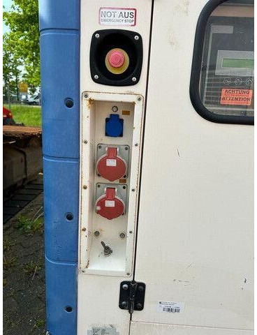 Wacker Wilson P33-2, 33kVA, Perkins, Stromgenerator - Áramfejlesztő: 3 kép. Wacker Wilson P33-2, 33kVA, Perkins, Stromgenerator - Áramfejlesztő: 3 kép.