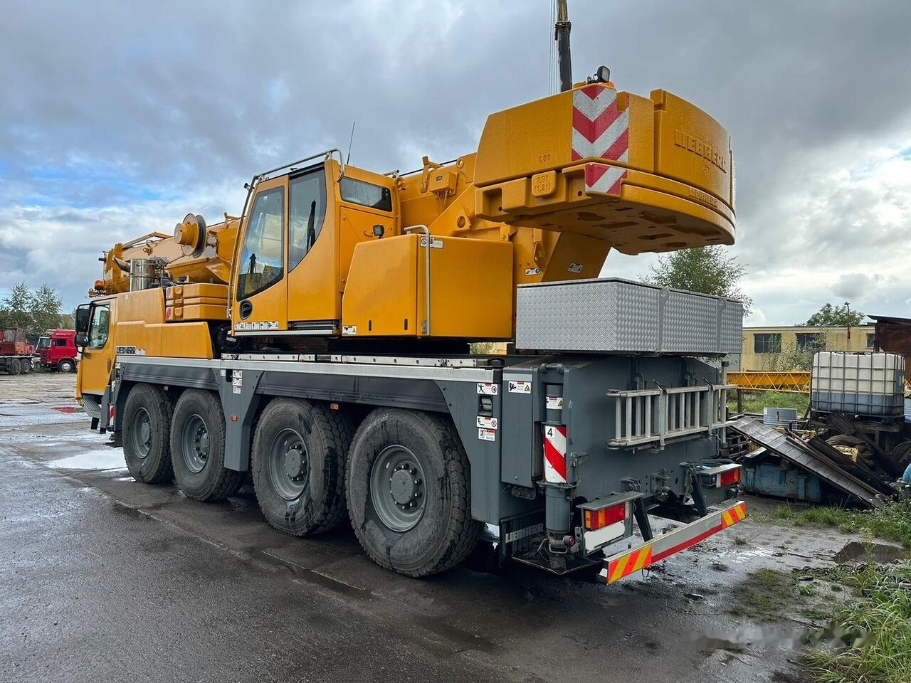 Liebherr LTM 1070 - Autódaru: 2 kép. Liebherr LTM 1070 - Autódaru: 2 kép.