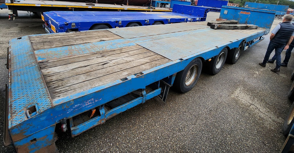 NOOTEBOOM Semi remorque extensible - Félpótkocsi mélybölcsős: 2 kép. NOOTEBOOM Semi remorque extensible - Félpótkocsi mélybölcsős: 2 kép.