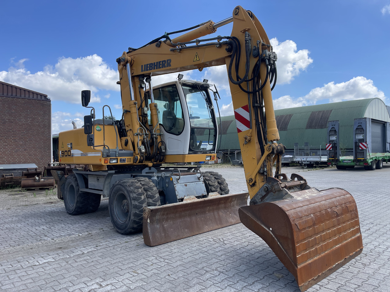LIEBHERR A900C HD Litronic - Gumikerekes kotró: 5 kép. LIEBHERR A900C HD Litronic - Gumikerekes kotró: 5 kép.