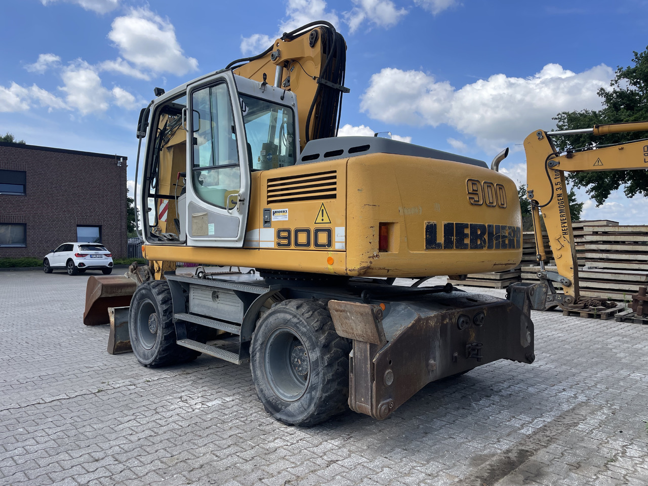 LIEBHERR A900C HD Litronic - Gumikerekes kotró: 2 kép. LIEBHERR A900C HD Litronic - Gumikerekes kotró: 2 kép.