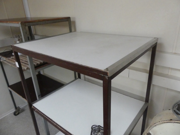 2 Chariots à roulettes 3 niveaux - Sütőipari gép: 3 kép. 2 Chariots à roulettes 3 niveaux - Sütőipari gép: 3 kép.