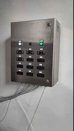 Armoire neuve de contrôle t° fermenteur Simatec 4 thermorégulateurs - Élelmiszer-feldolgozó gép: 2 kép. Armoire neuve de contrôle t° fermenteur Simatec 4 thermorégulateurs - Élelmiszer-feldolgozó gép: 2 kép.