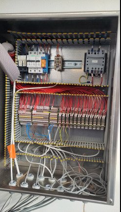 Armoire neuve de contrôle t° fermenteur Simatec 4 thermorégulateurs - Élelmiszer-feldolgozó gép: 5 kép. Armoire neuve de contrôle t° fermenteur Simatec 4 thermorégulateurs - Élelmiszer-feldolgozó gép: 5 kép.
