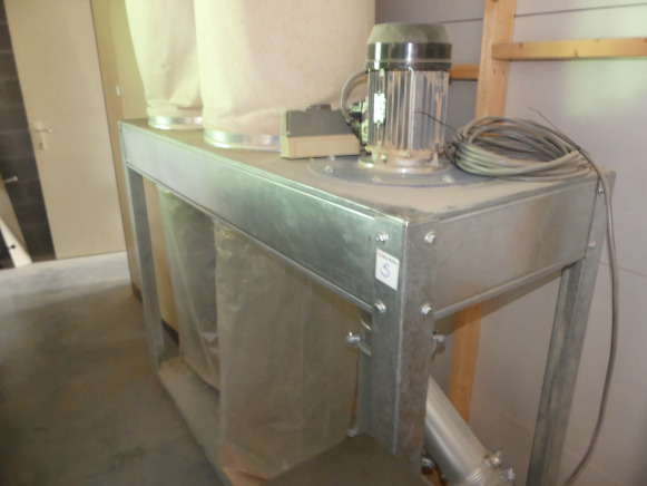 Aspiration 2 sacs sur châssis Marque et modèle inconnu - HVAC berendezés: 4 kép. Aspiration 2 sacs sur châssis Marque et modèle inconnu - HVAC berendezés: 4 kép.