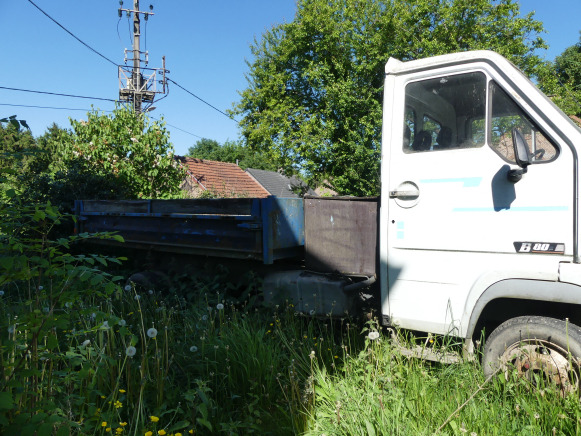 Camion benne Renault Master B80 - Billenőplatós teherautó: 3 kép. Camion benne Renault Master B80 - Billenőplatós teherautó: 3 kép.